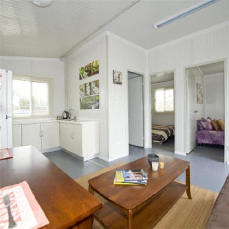4-container house inside