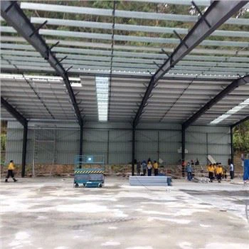 Smagas sniega iekraušanas tērauda konstrukciju darbnīca